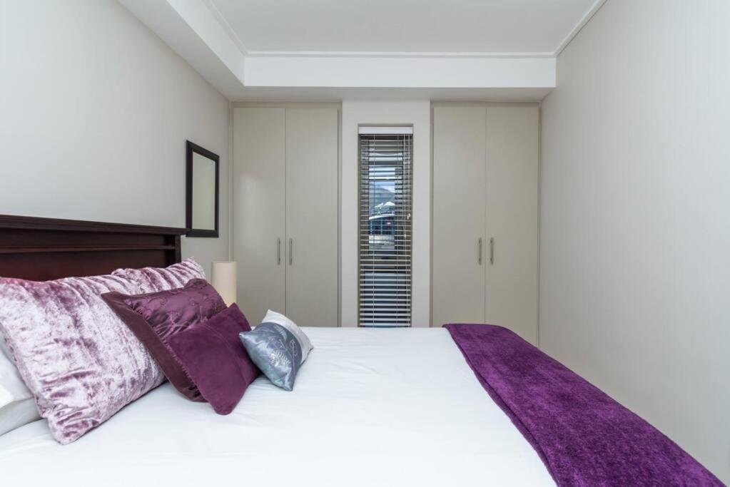 Waterfront Canal - Fully Equipped One Bedroom Apartment Cape Town Bagian luar foto