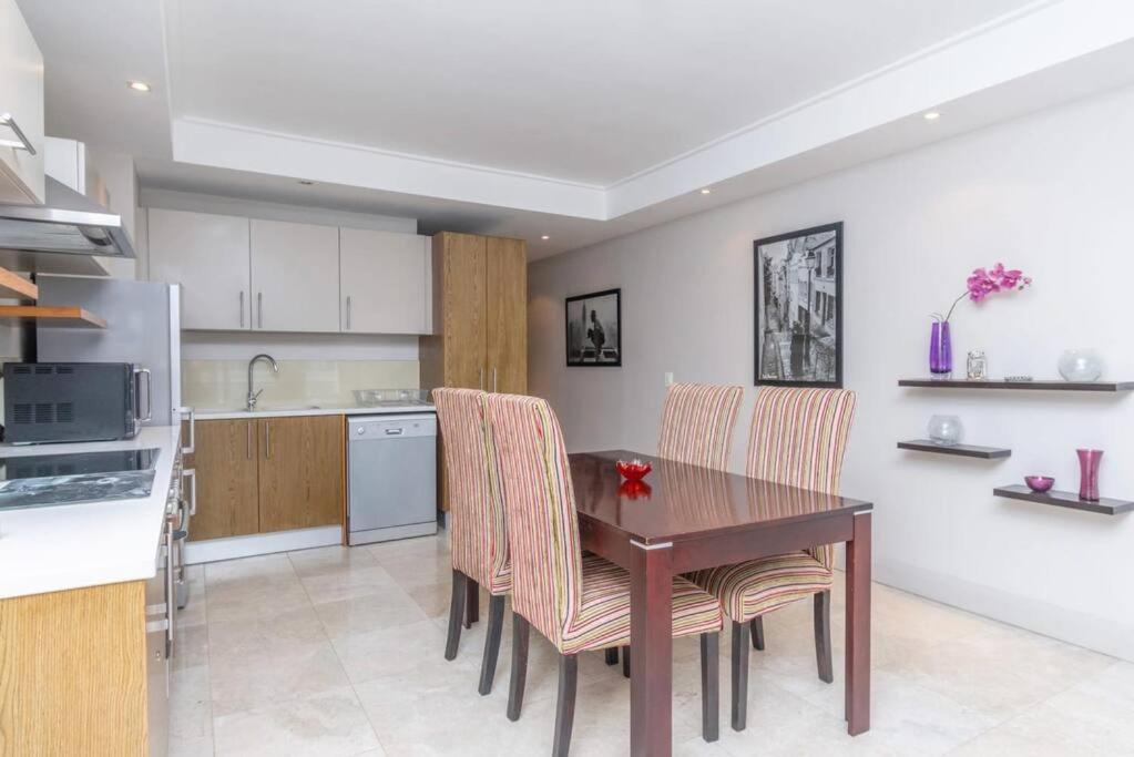 Waterfront Canal - Fully Equipped One Bedroom Apartment Cape Town Bagian luar foto