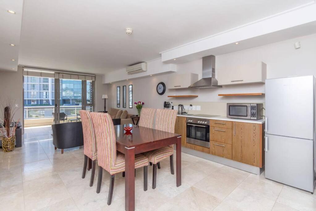 Waterfront Canal - Fully Equipped One Bedroom Apartment Cape Town Bagian luar foto